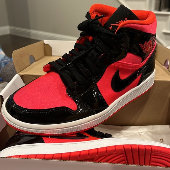 Womens Jordan 1 Retro. - Picture 7 of 9